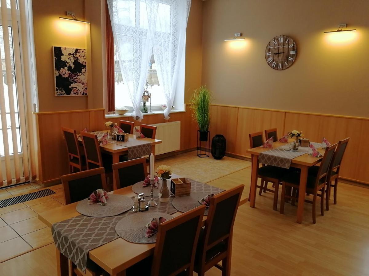 Vzdělávací Středisko a Hotel Varnsdorf Esterno foto