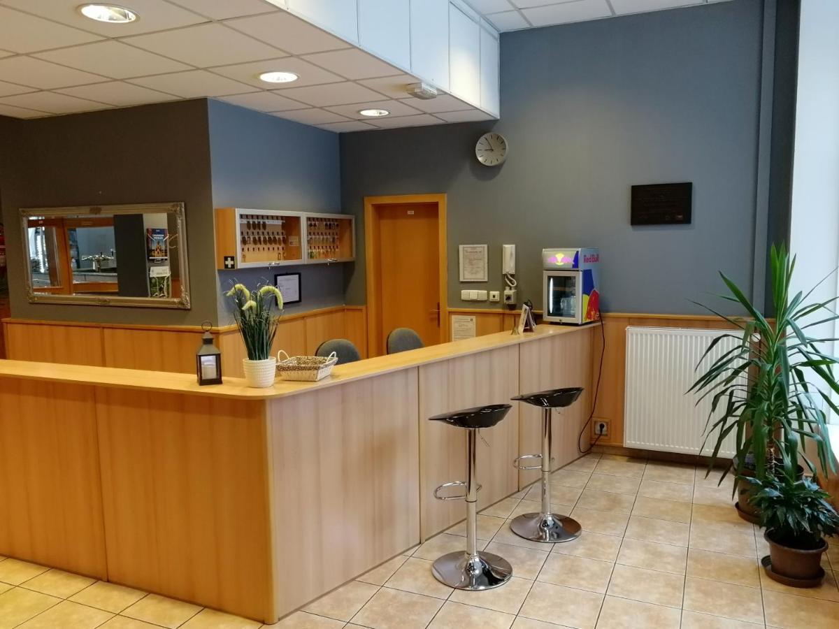 Vzdělávací Středisko a Hotel Varnsdorf Esterno foto