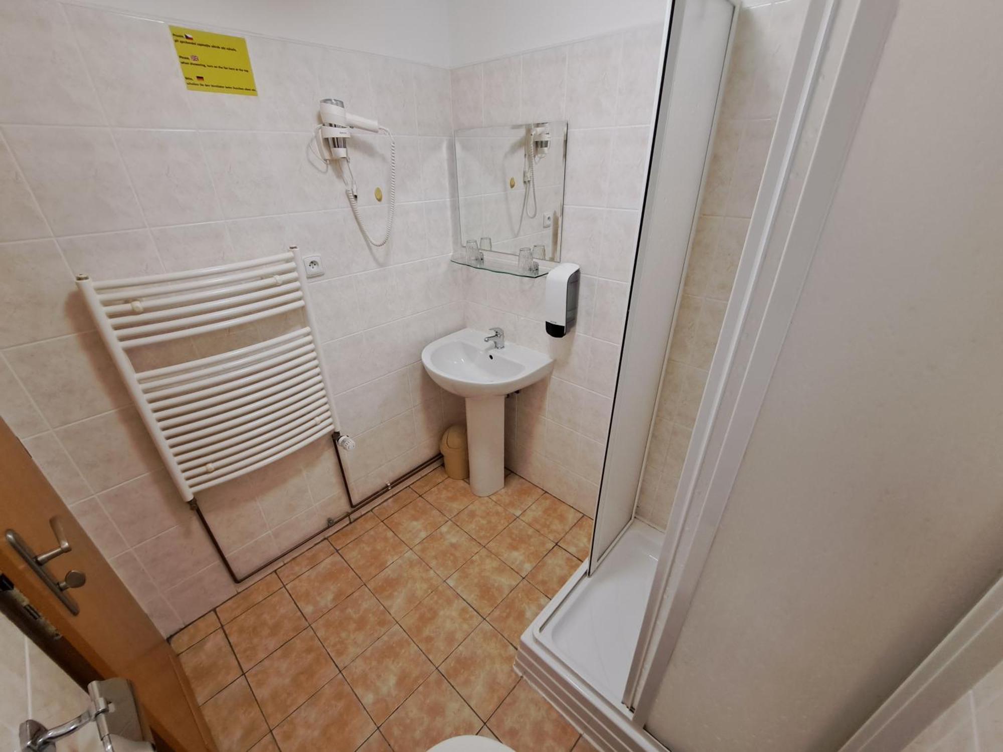 Vzdělávací Středisko a Hotel Varnsdorf Esterno foto