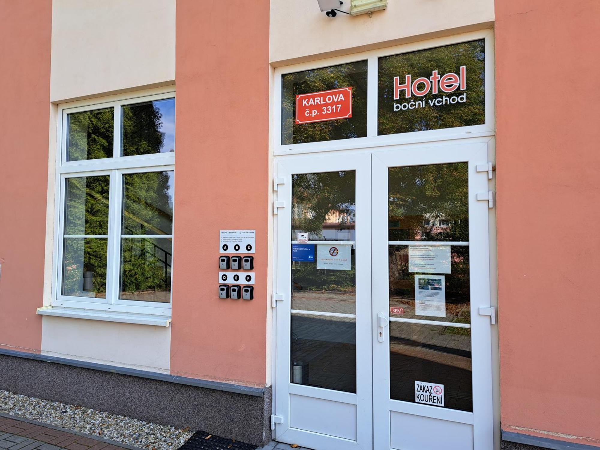 Vzdělávací Středisko a Hotel Varnsdorf Esterno foto
