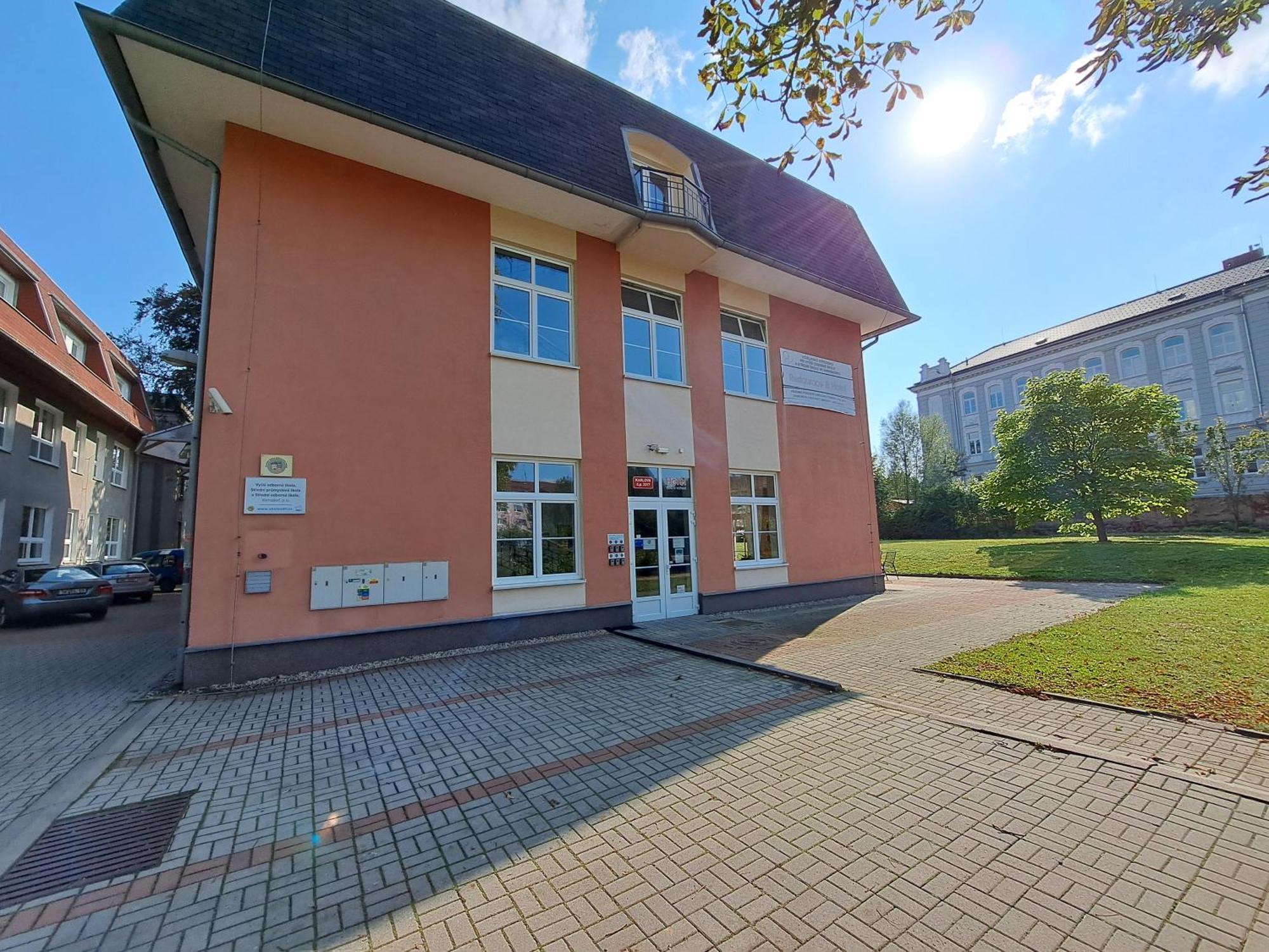 Vzdělávací Středisko a Hotel Varnsdorf Esterno foto