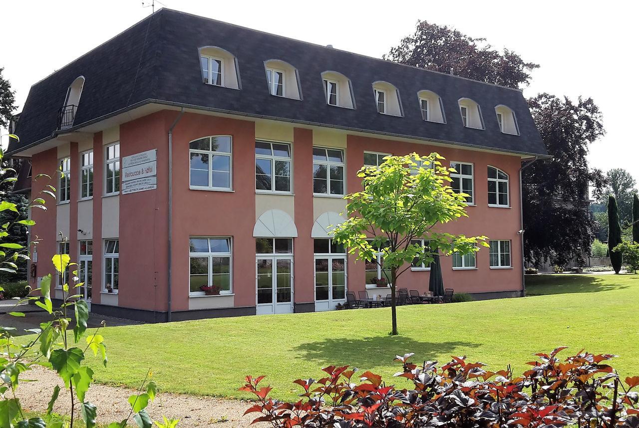 Vzdělávací Středisko a Hotel Varnsdorf Esterno foto