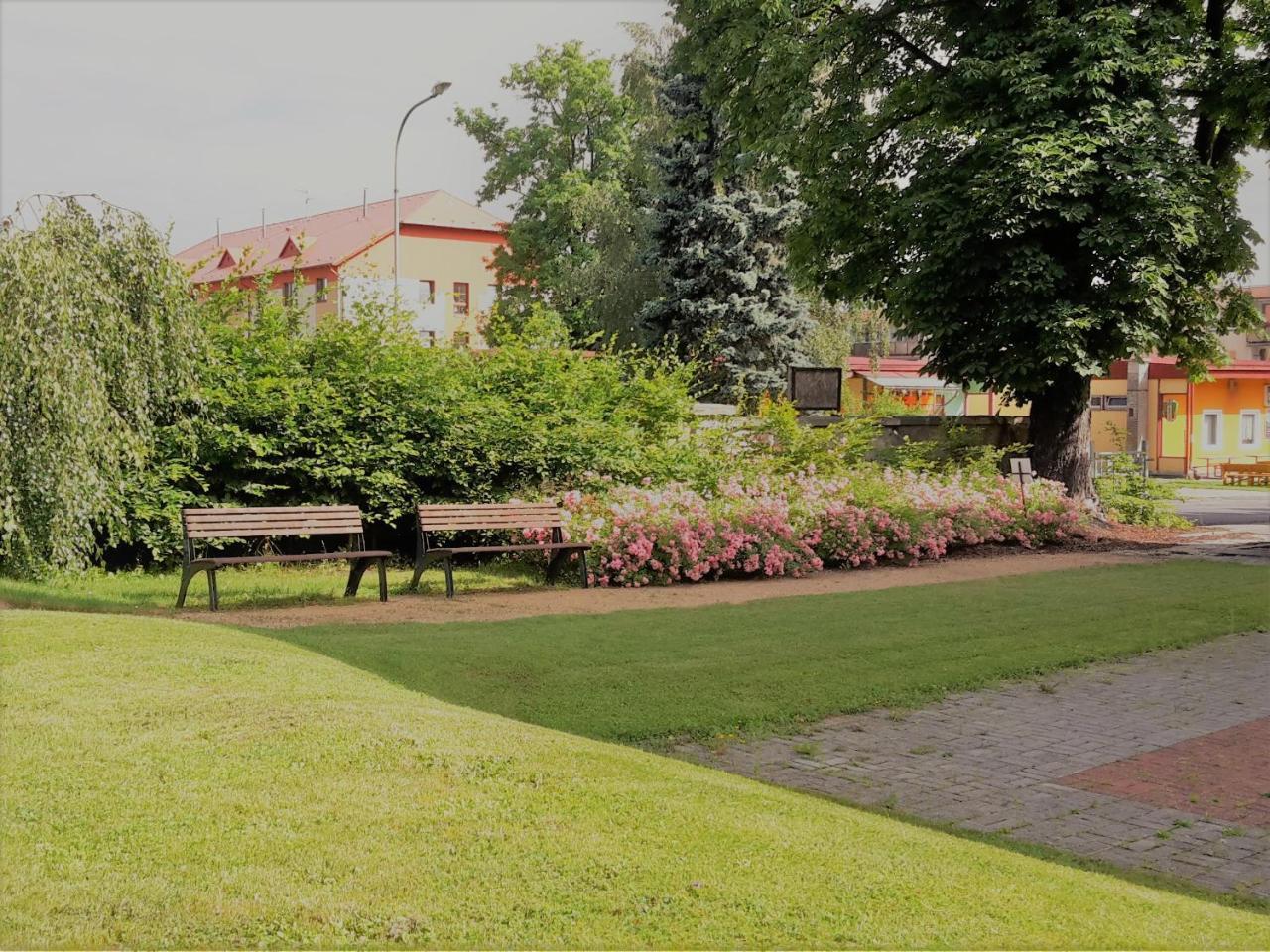 Vzdělávací Středisko a Hotel Varnsdorf Esterno foto